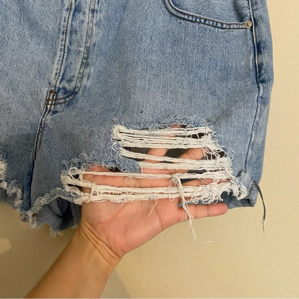 ASOS High Waisted Distressed Denim Shorts Light-Wash 100% Cotton WO14 - Picture 7 of 12